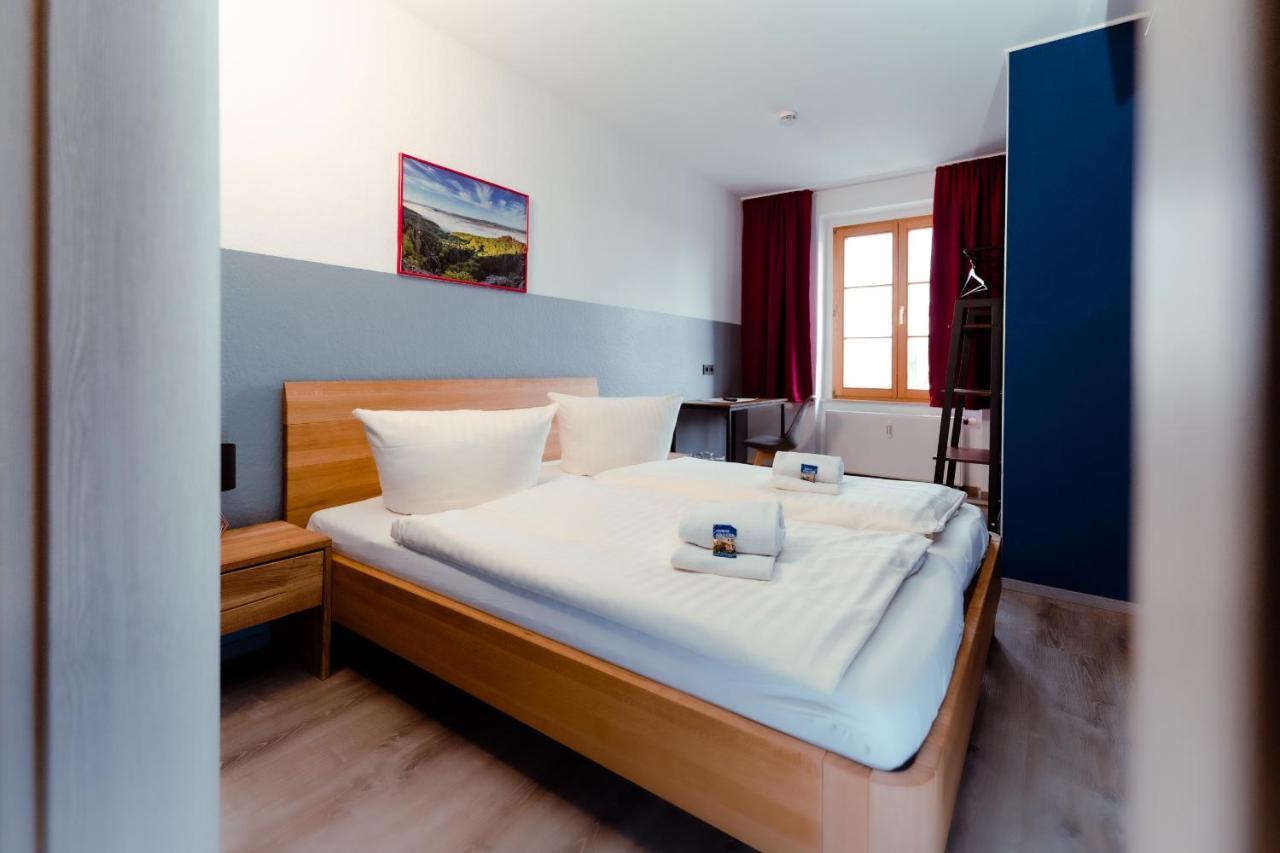 Restaurant Und Pension Alberthafen Dresden Bagian luar foto