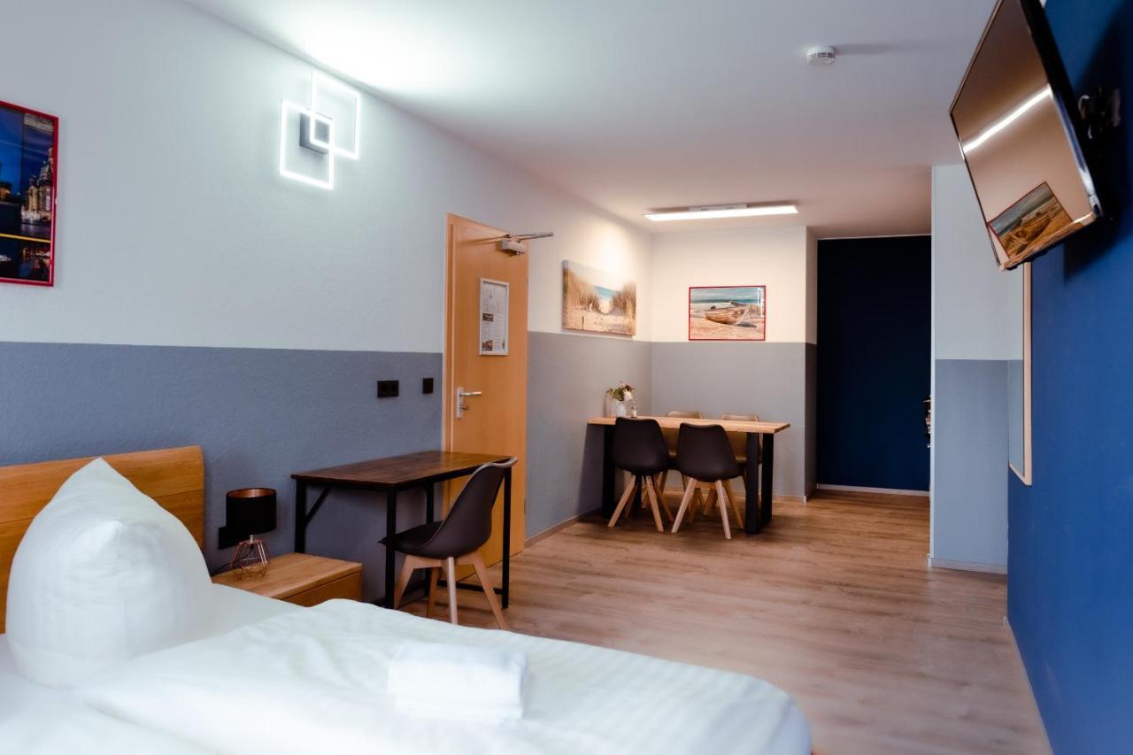 Restaurant Und Pension Alberthafen Dresden Bagian luar foto