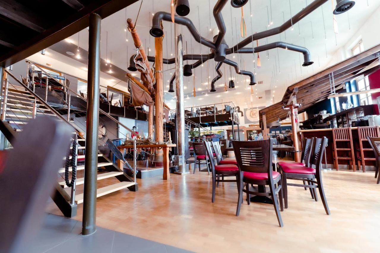 Restaurant Und Pension Alberthafen Dresden Bagian luar foto